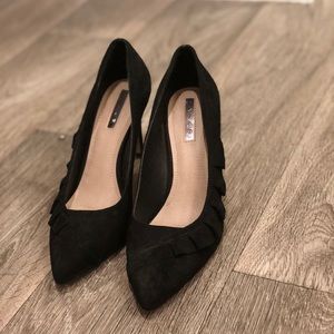 Black Tahari Pumps with Ruffle